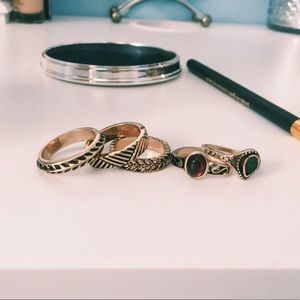 Gold rings (set of 5)